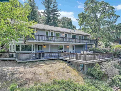 $1,679,000 | 975 Calle Verde, Martinez, CA 94553