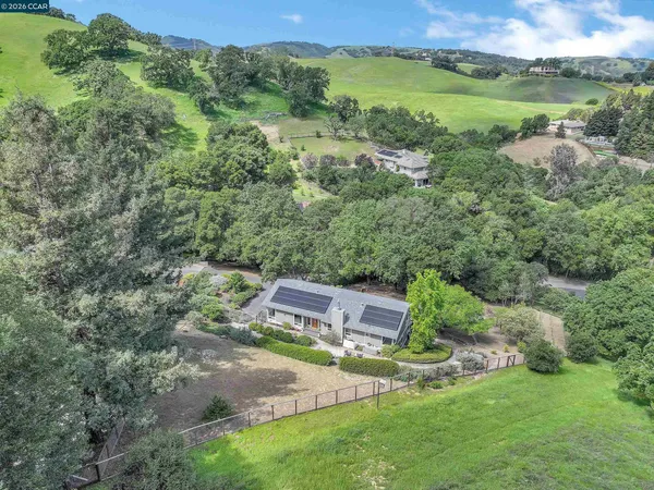 $1,679,000 | 975 Calle Verde, Martinez, CA 94553