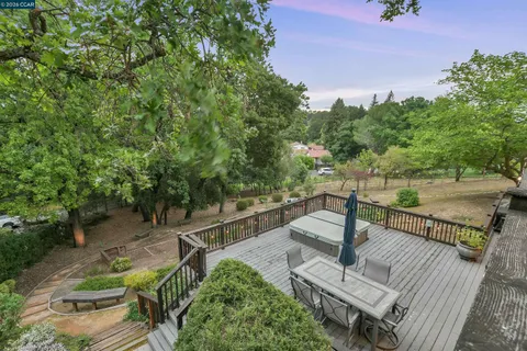 $1,679,000 | 975 Calle Verde, Martinez, CA 94553