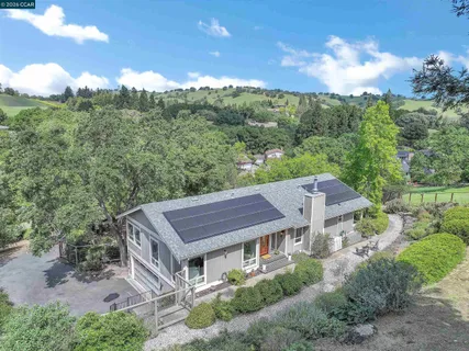 $1,679,000 | 975 Calle Verde, Martinez, CA 94553