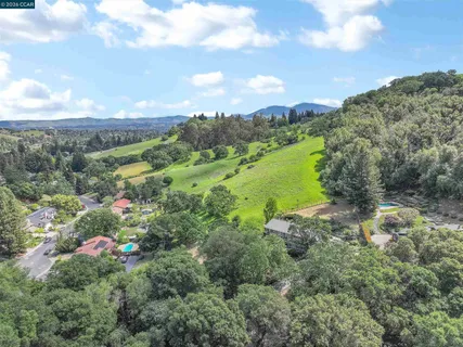 $1,679,000 | 975 Calle Verde, Martinez, CA 94553