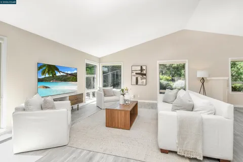 $1,679,000 | 975 Calle Verde, Martinez, CA 94553