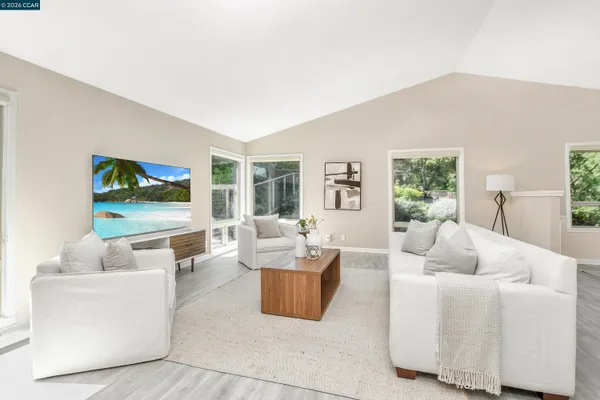$1,679,000 | 975 Calle Verde, Martinez, CA 94553
