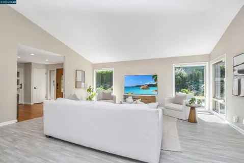 $1,679,000 | 975 Calle Verde, Martinez, CA 94553
