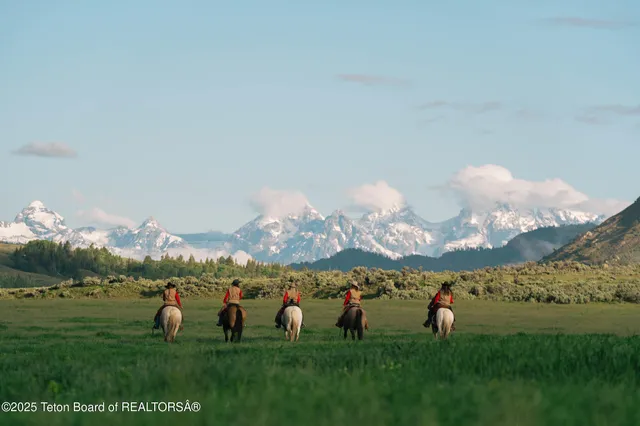$25,000,000 | 24700 Cottonwood Creek Road, Jackson, WY 83001