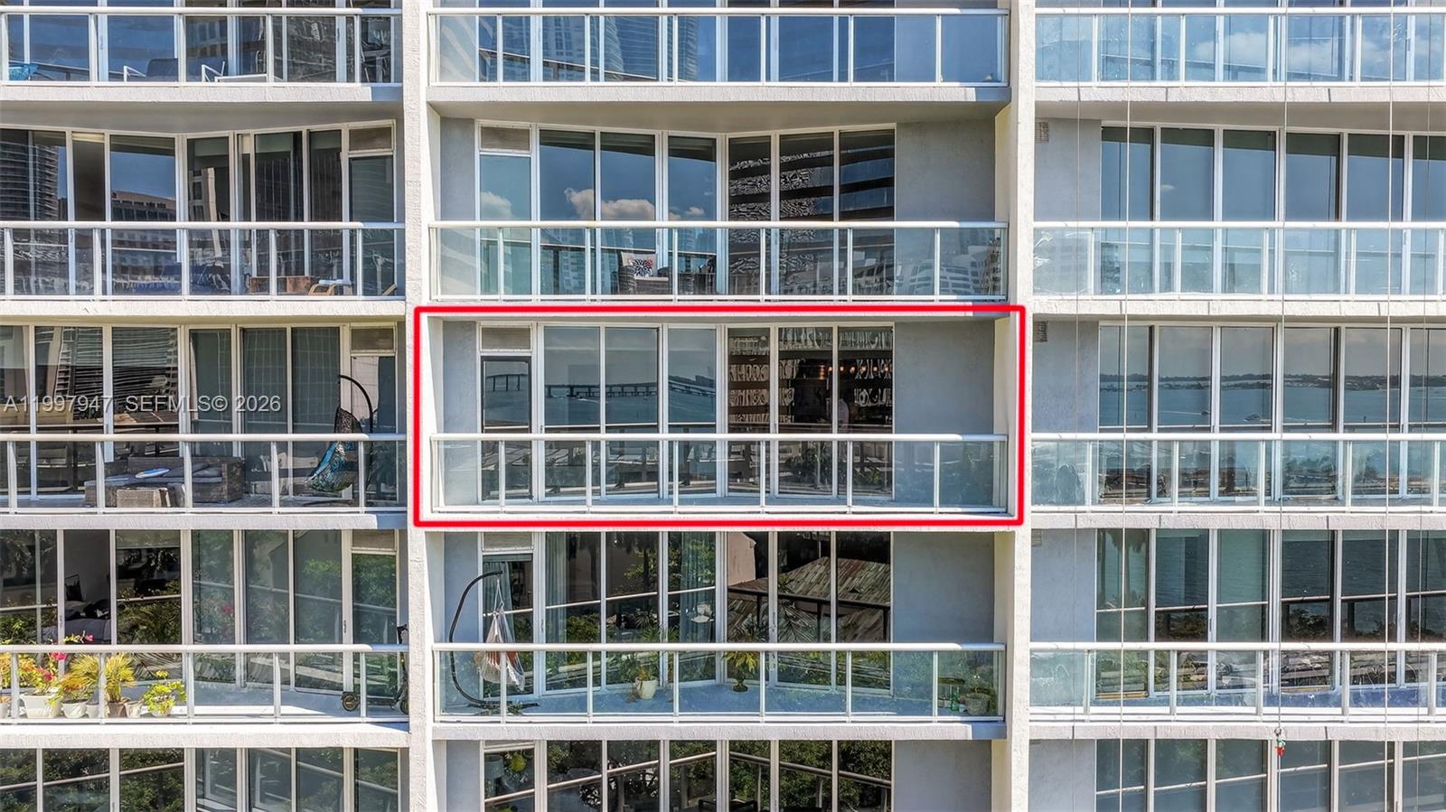 495 Brickell Avenue, Unit 1007 Miami, FL 33131 - Photo 16 of 17 a view of a large building