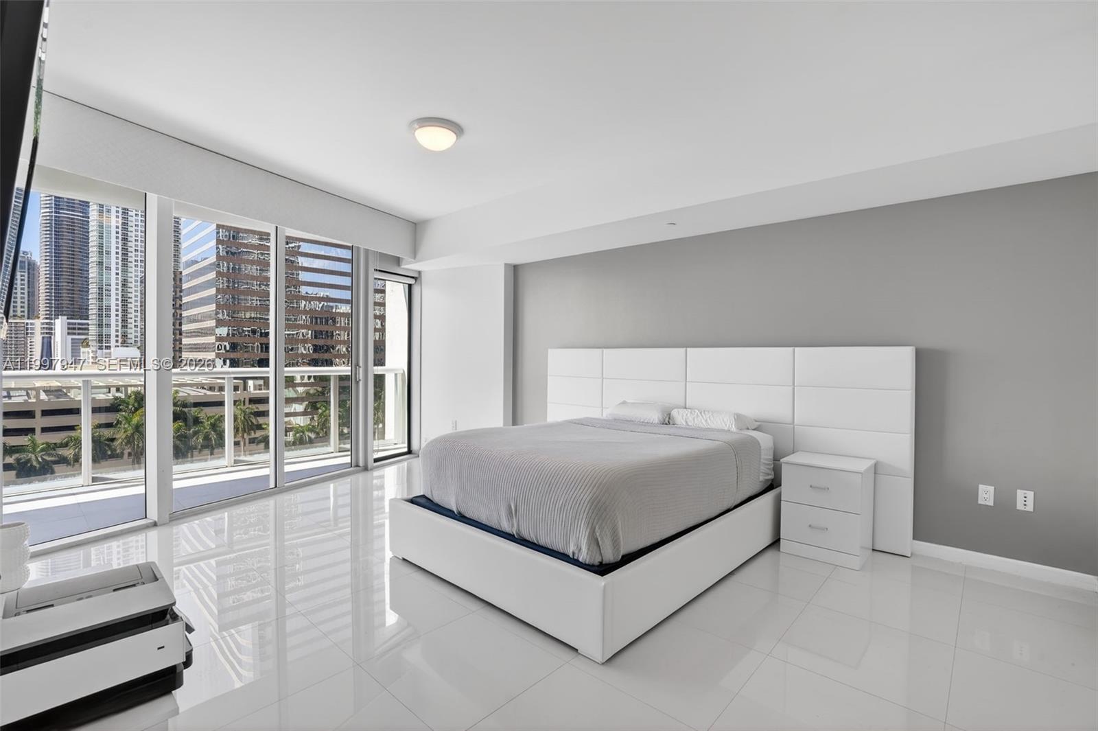 495 Brickell Avenue, Unit 1007 Miami, FL 33131 - Photo 5 of 17 a spacious bedroom with a bed and a large window