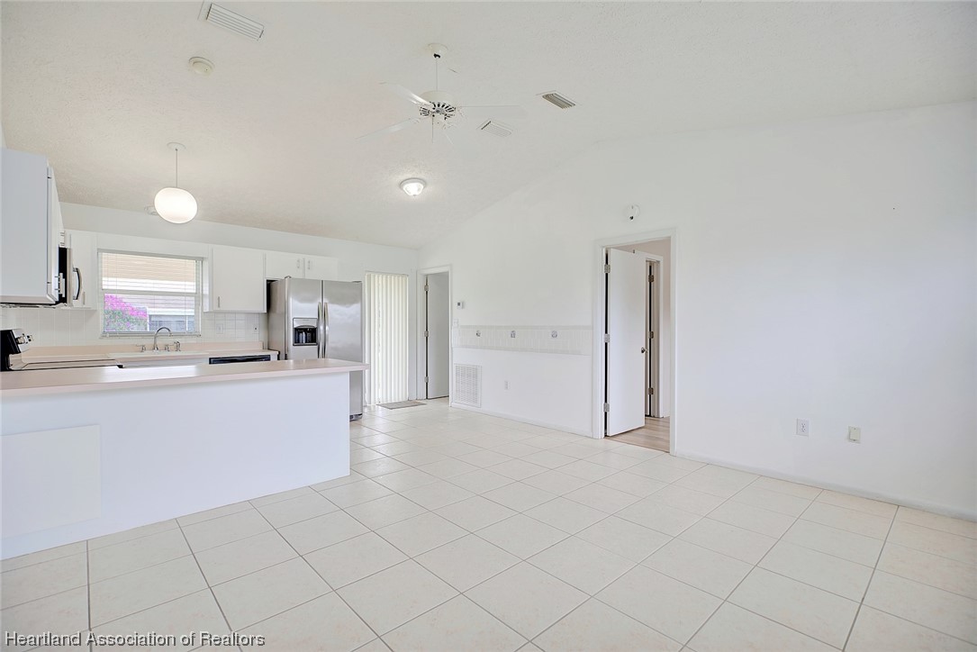 242 Grape Road Northwest Lake Placid, FL 33852 - Photo 3 of 32 Gallery Image 3