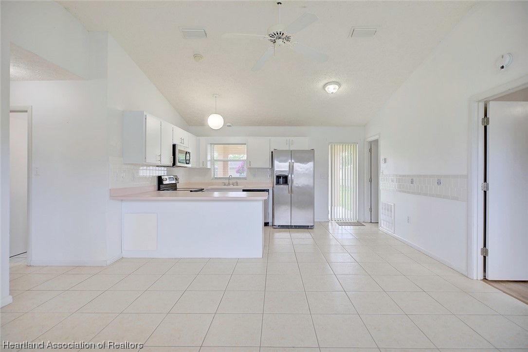 242 Grape Road Northwest Lake Placid, FL 33852 - Photo 4 of 32 Gallery Image 4