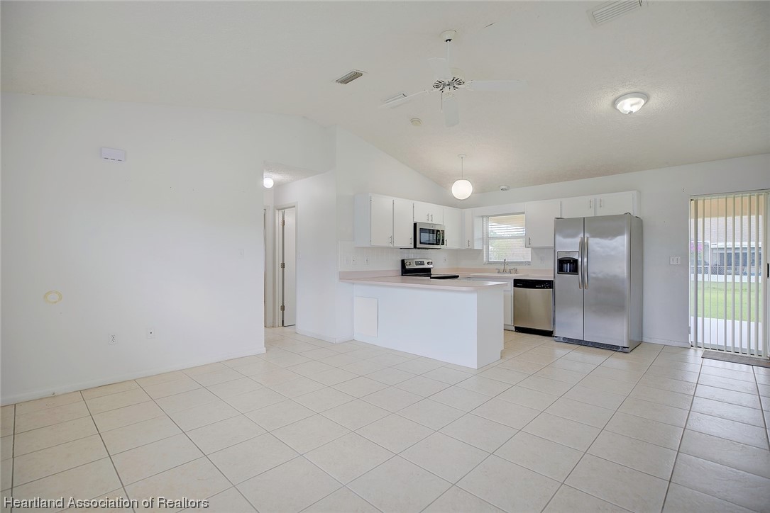 242 Grape Road Northwest Lake Placid, FL 33852 - Photo 5 of 32 Gallery Image 5