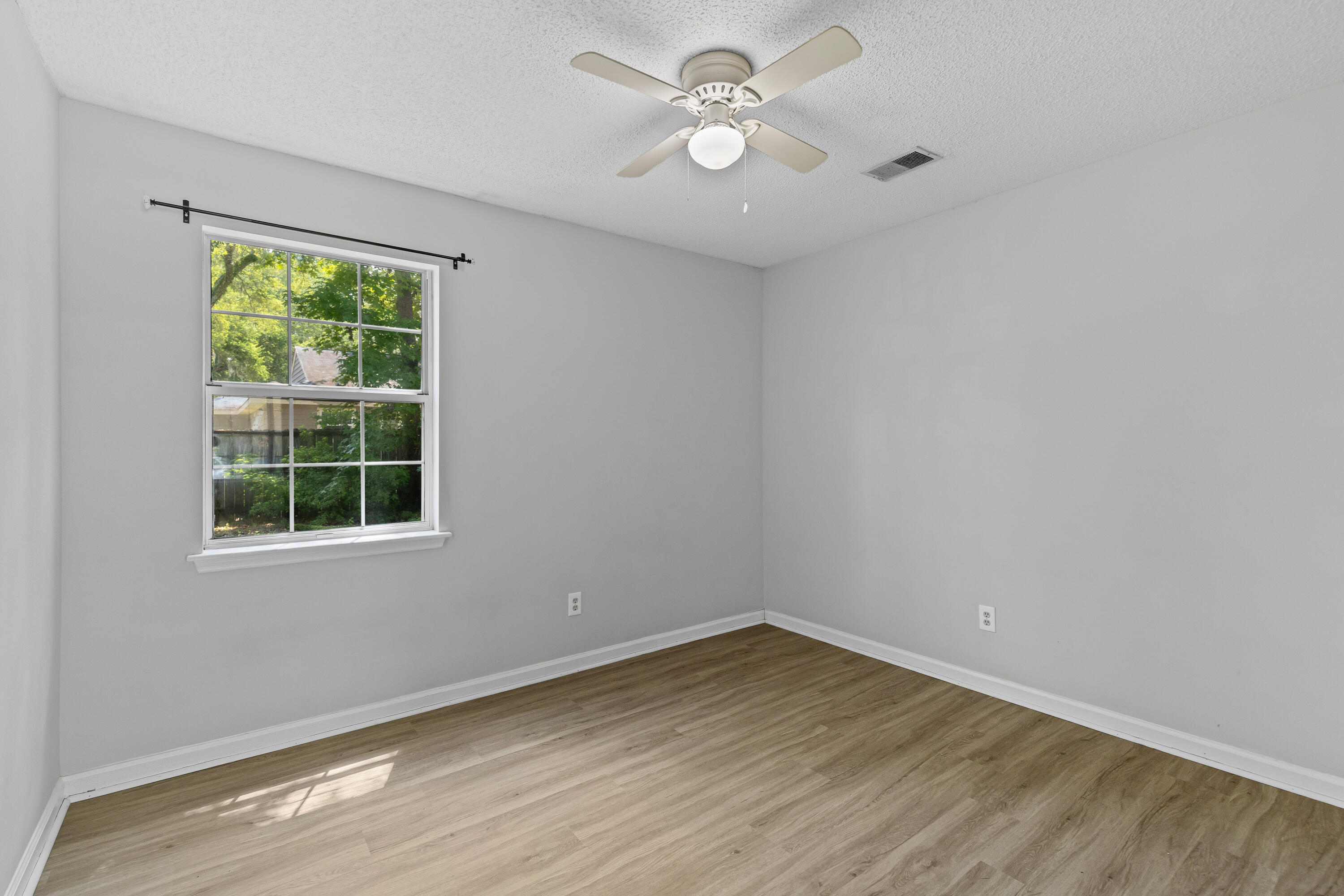 136 Old Saybrook Road North Charleston, SC 29418 - Photo 14 of 36 1G1A6122