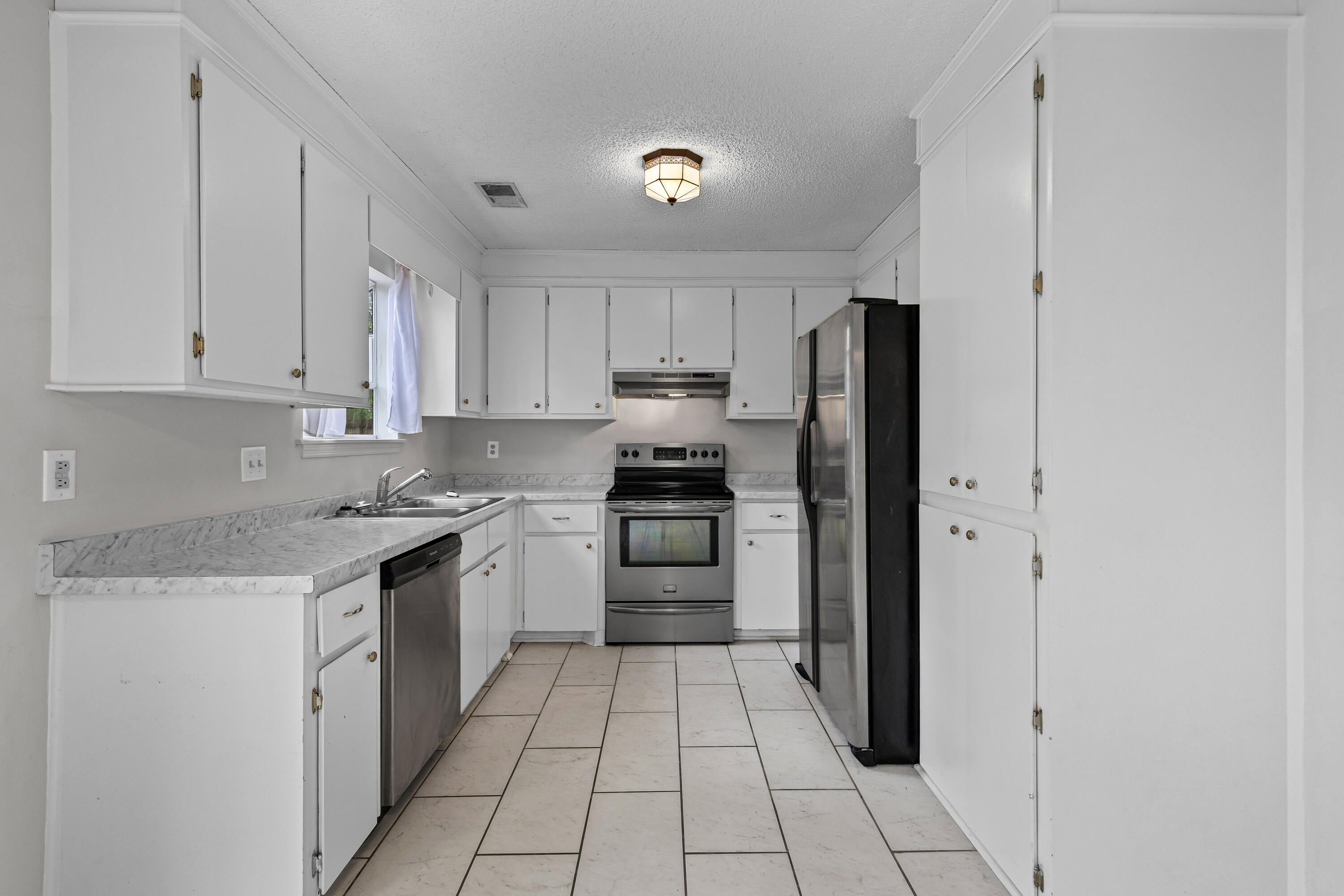 136 Old Saybrook Road North Charleston, SC 29418 - Photo 10 of 36 1G1A6087