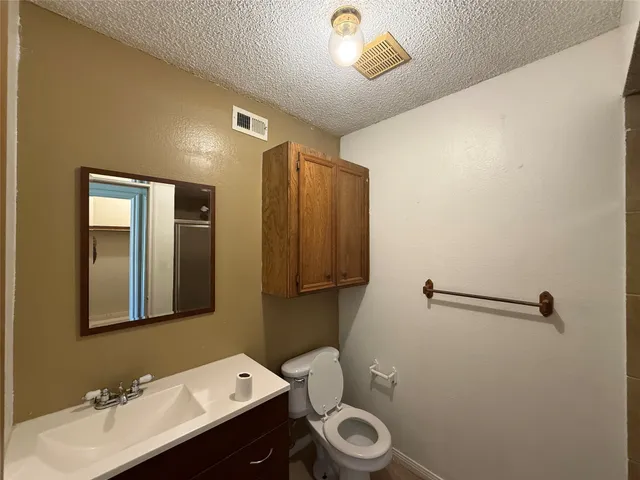 $225,000 | 921 South 6th Street, La Porte, TX 77571