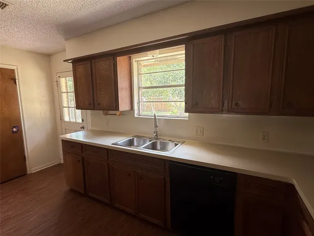 $225,000 | 921 South 6th Street, La Porte, TX 77571