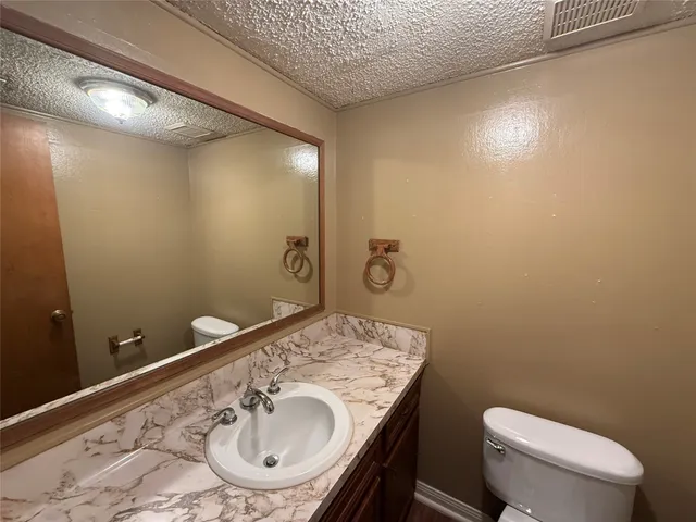 $225,000 | 921 South 6th Street, La Porte, TX 77571