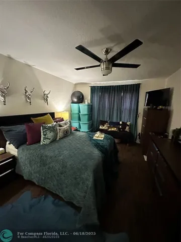 a view of a livingroom with furniture