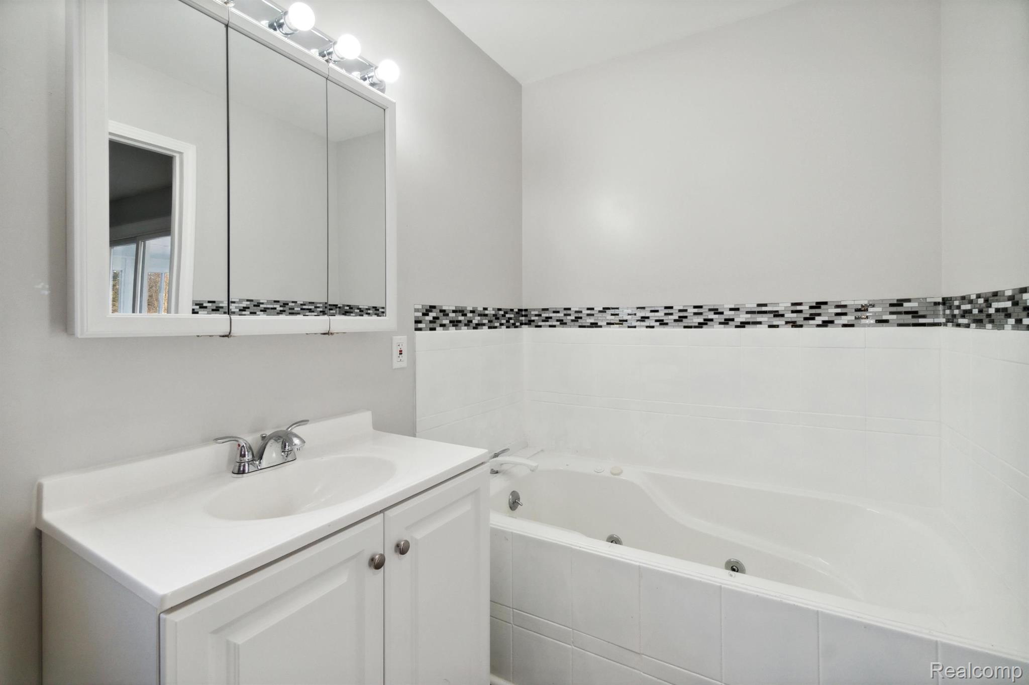 5305 Elms Road Flushing, MI 48433 - Photo 12 of 26 Master