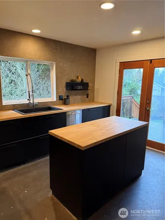 $724,950 | 2327 West Mukilteo Boulevard, Everett, WA 98203