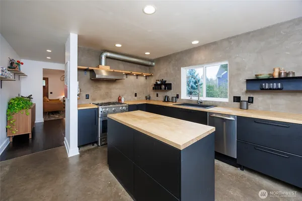 $724,950 | 2327 West Mukilteo Boulevard, Everett, WA 98203