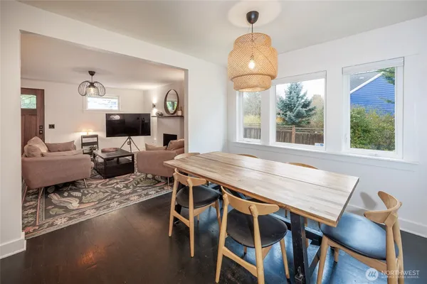 $724,950 | 2327 West Mukilteo Boulevard, Everett, WA 98203