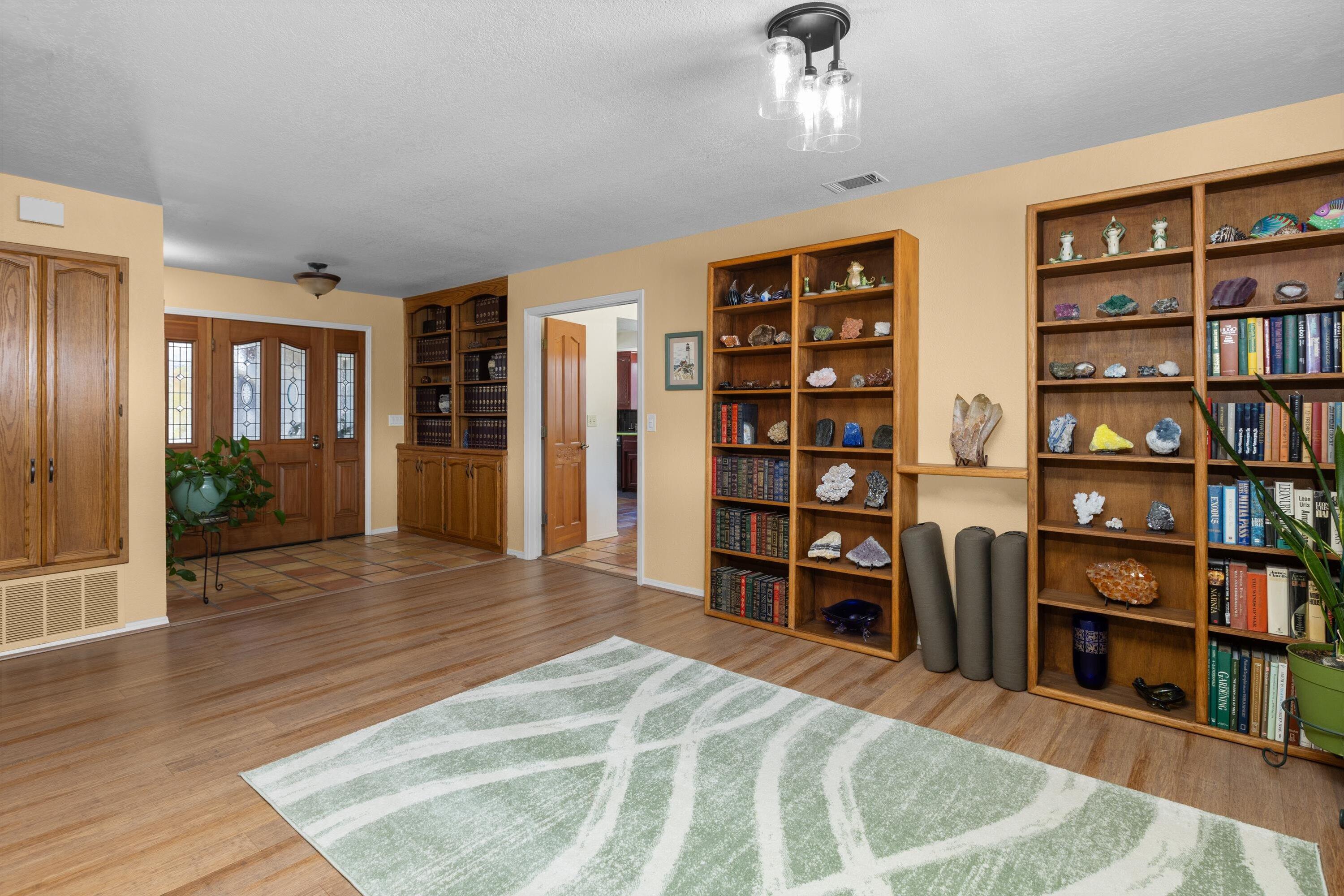 3194 Manley Drive Lompoc, CA 93436 - Photo 4 of 43 a spacious bedroom with a bed and a book shelf