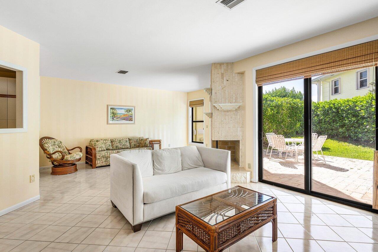 5109 North Ocean Boulevard, Unit E Ocean Ridge, FL 33435 - Photo 14 of 46 Living