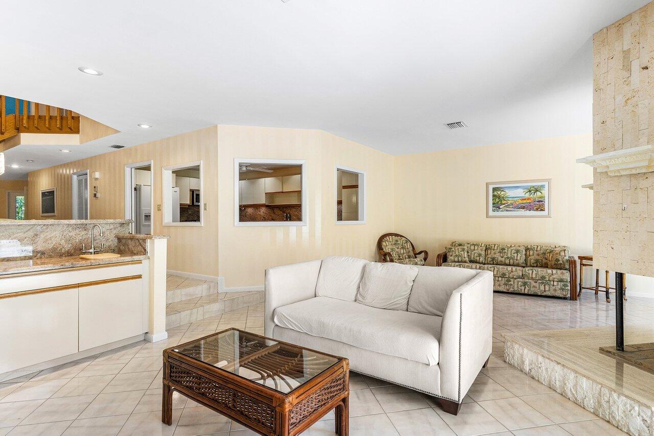 5109 North Ocean Boulevard, Unit E Ocean Ridge, FL 33435 - Photo 15 of 46 Living