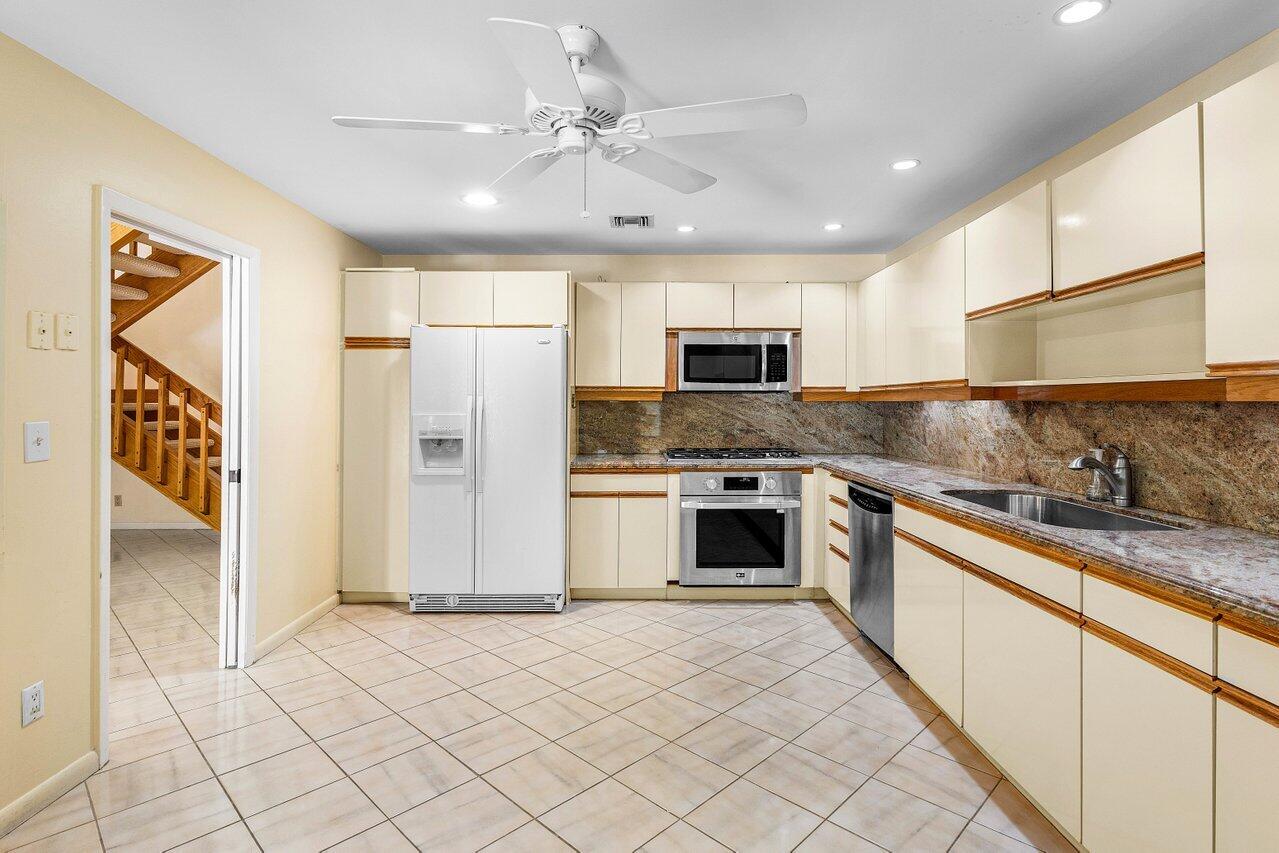 5109 North Ocean Boulevard, Unit E Ocean Ridge, FL 33435 - Photo 17 of 46 Kitchen