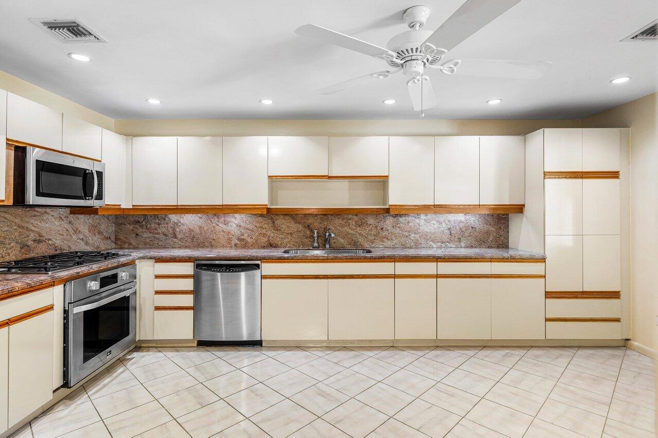 5109 North Ocean Boulevard, Unit E Ocean Ridge, FL 33435 - Photo 19 of 46 Kitchen