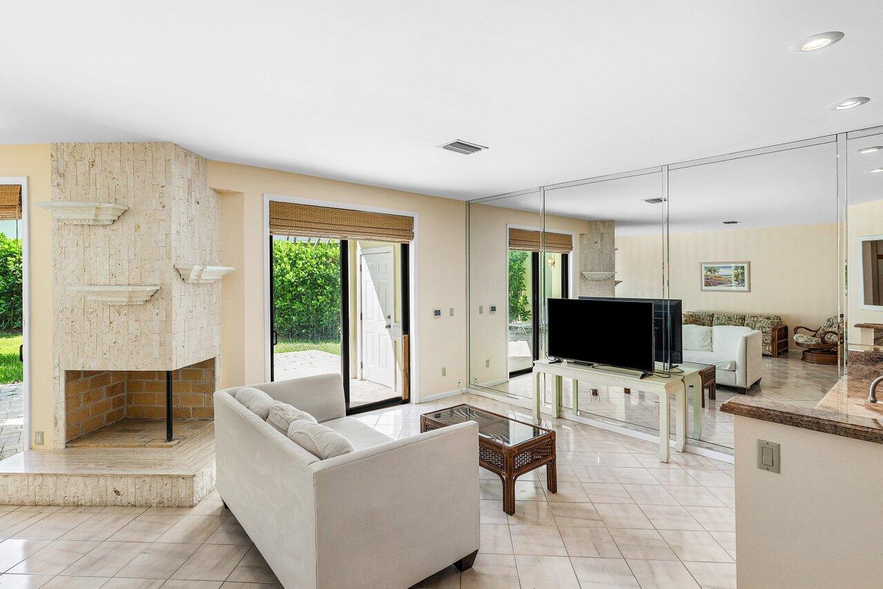 5109 North Ocean Boulevard, Unit E Ocean Ridge, FL 33435 - Photo 21 of 46 Living