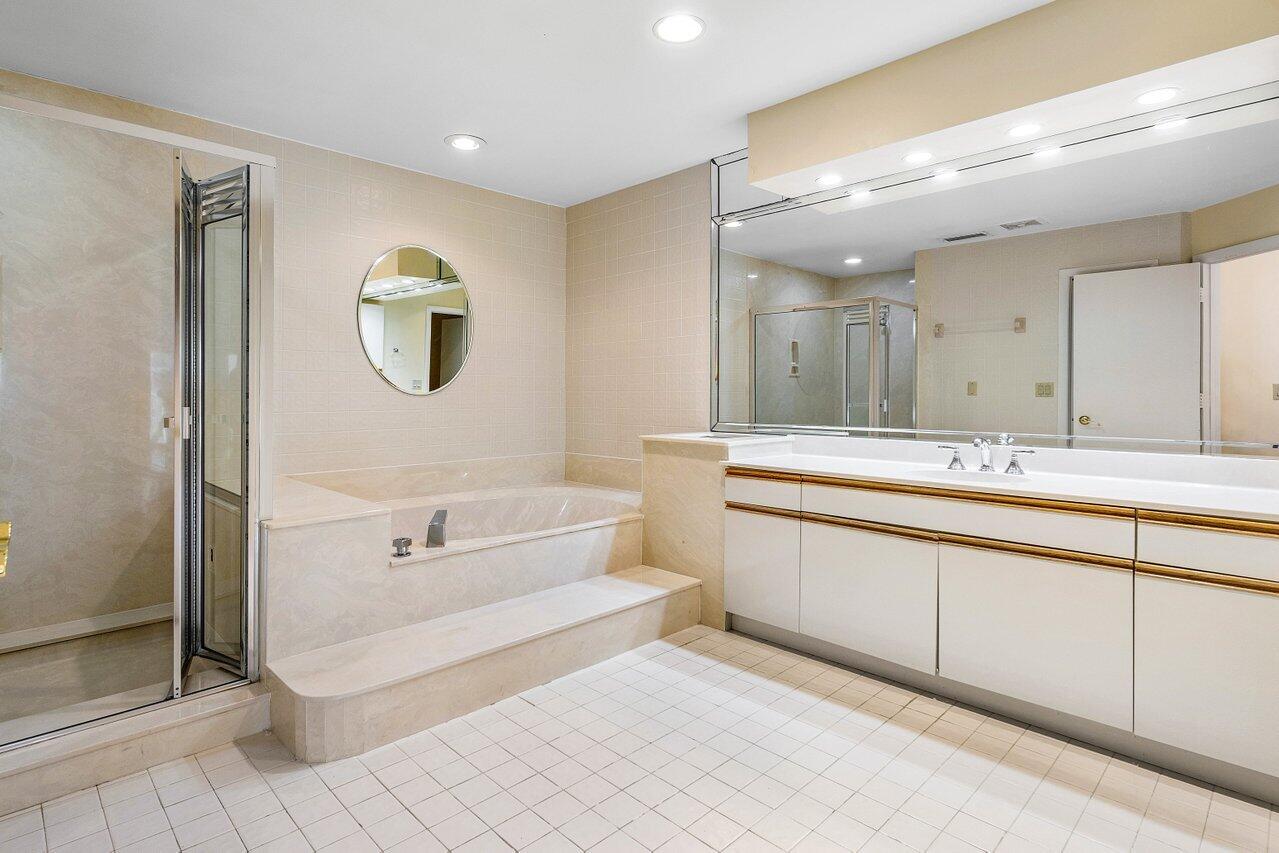 5109 North Ocean Boulevard, Unit E Ocean Ridge, FL 33435 - Photo 29 of 46 Primary Bath