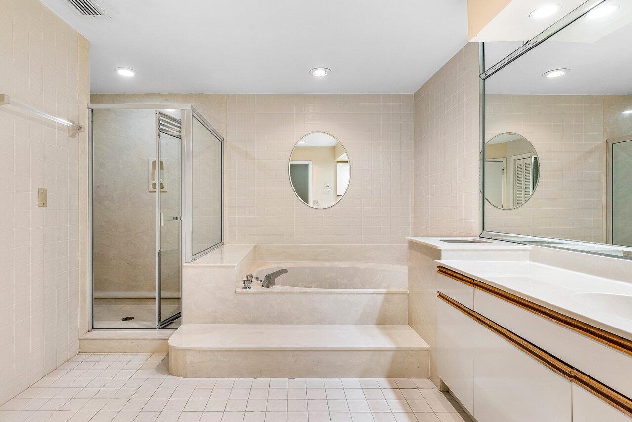 5109 North Ocean Boulevard, Unit E Ocean Ridge, FL 33435 - Photo 30 of 46 Primary Bath