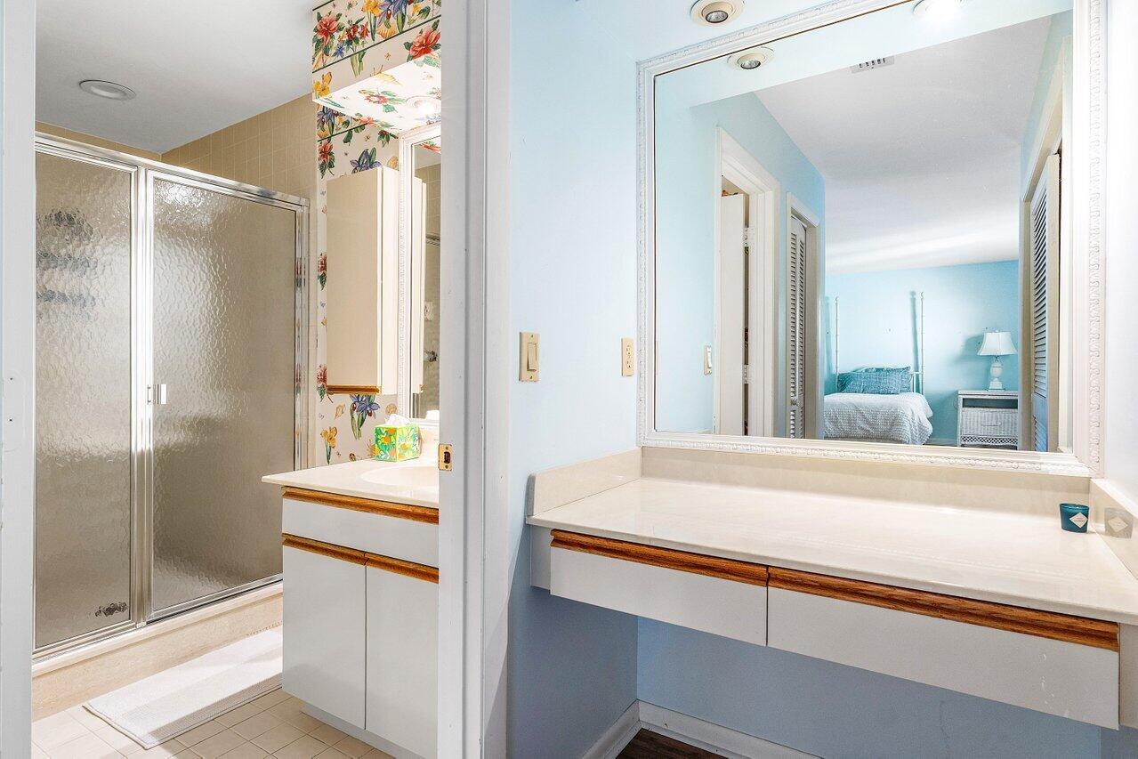 5109 North Ocean Boulevard, Unit E Ocean Ridge, FL 33435 - Photo 33 of 46 Guest Bedroom Bath