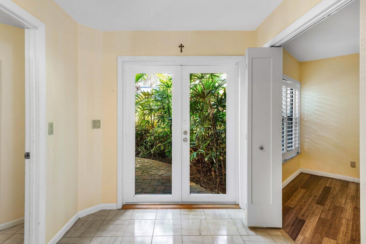 5109 North Ocean Boulevard, Unit E Ocean Ridge, FL 33435 - Photo 6 of 46 Interior View