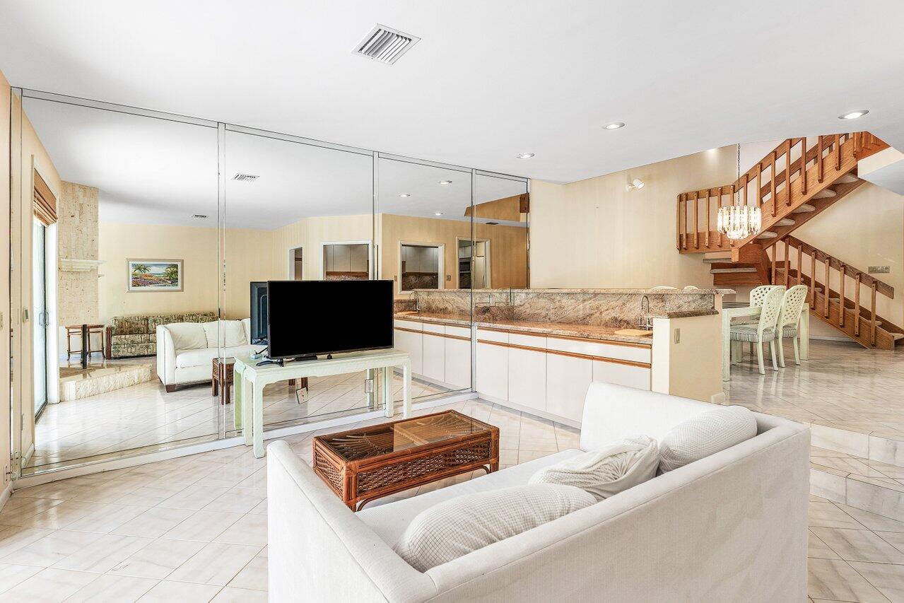 5109 North Ocean Boulevard, Unit E Ocean Ridge, FL 33435 - Photo 8 of 46 Living area