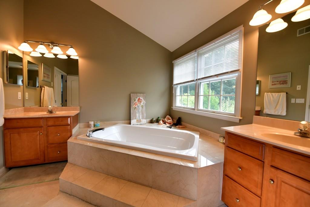 39 Greenwood Road Hopkinton, MA 01748 - Photo 17 of 31 Gallery Image 17