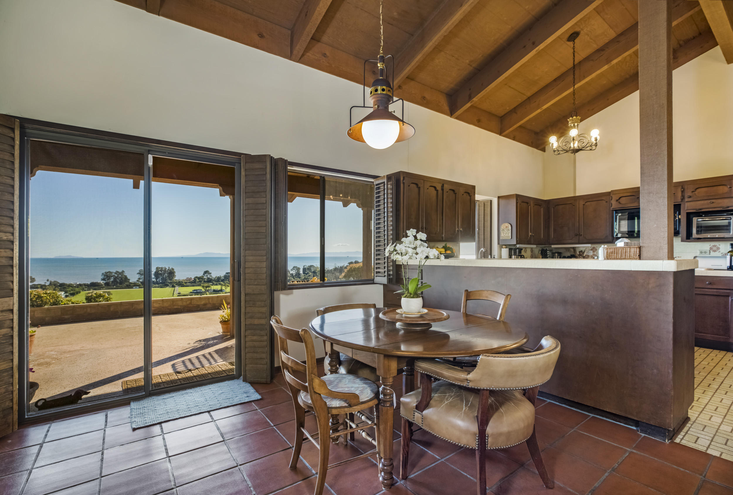 3330 Foothill Road Carpinteria, CA 93013 - Photo 7 of 17 5a. Dining_3330 Foothill_0025