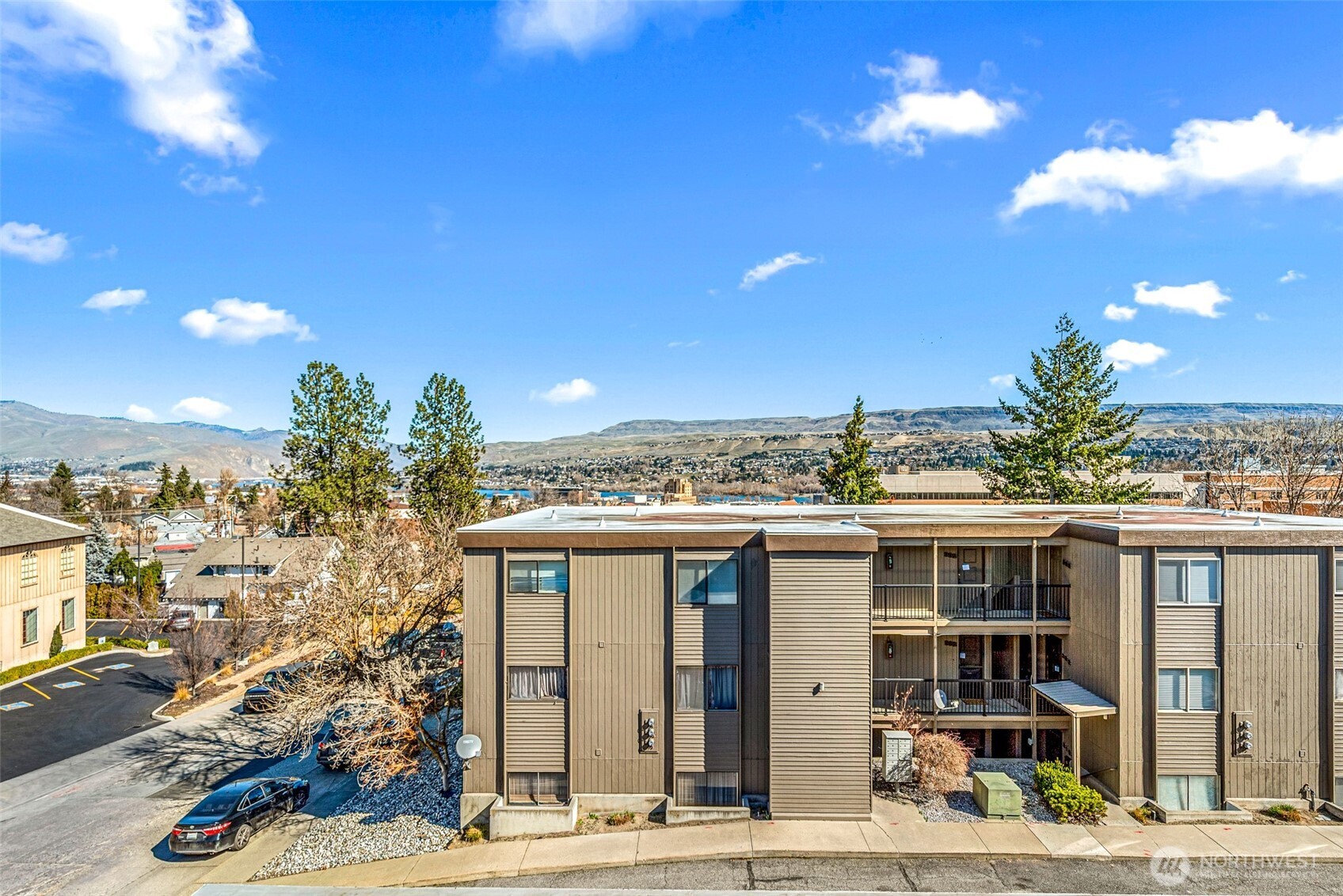 407 Oregon Street, Unit 231 Wenatchee, WA 98801 - Photo 3 of 31 a view of a house with a patio