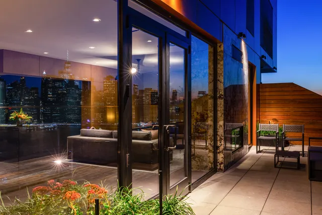 $2,450,000 | 50 Bridge Park Drive, Unit 25E | Brooklyn Heights