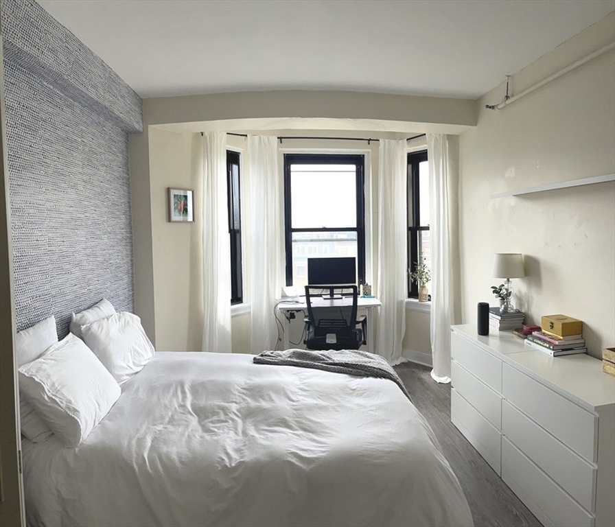 475 Commonwealth Avenue, Unit 601 Boston, MA 02215 - Photo 7 of 13 a bedroom with a bed and a large mirror