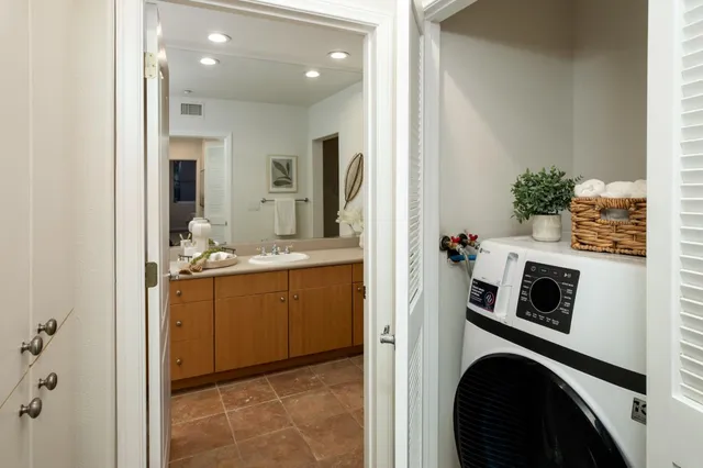 $799,000 | 130 East San Fernando Street, Unit 325, San Jose, CA 95112