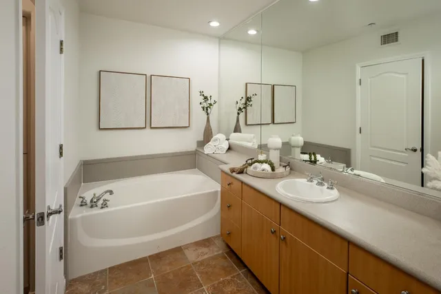 $799,000 | 130 East San Fernando Street, Unit 325, San Jose, CA 95112