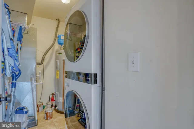 a view of living room with washer and dryer