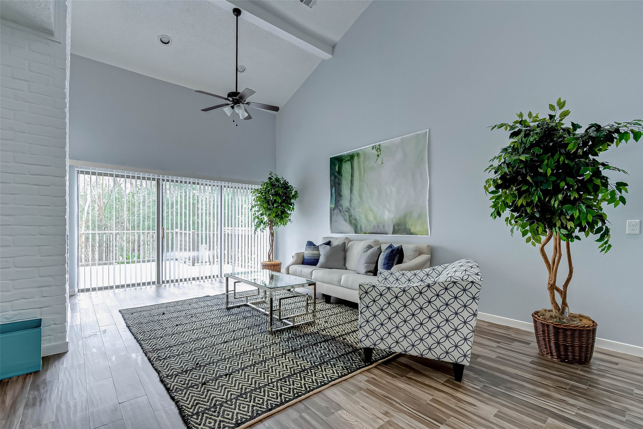 395 Rancho Bauer Drive Houston, TX 77079 - Photo 15 of 50 a living room with furniture and a potted plant