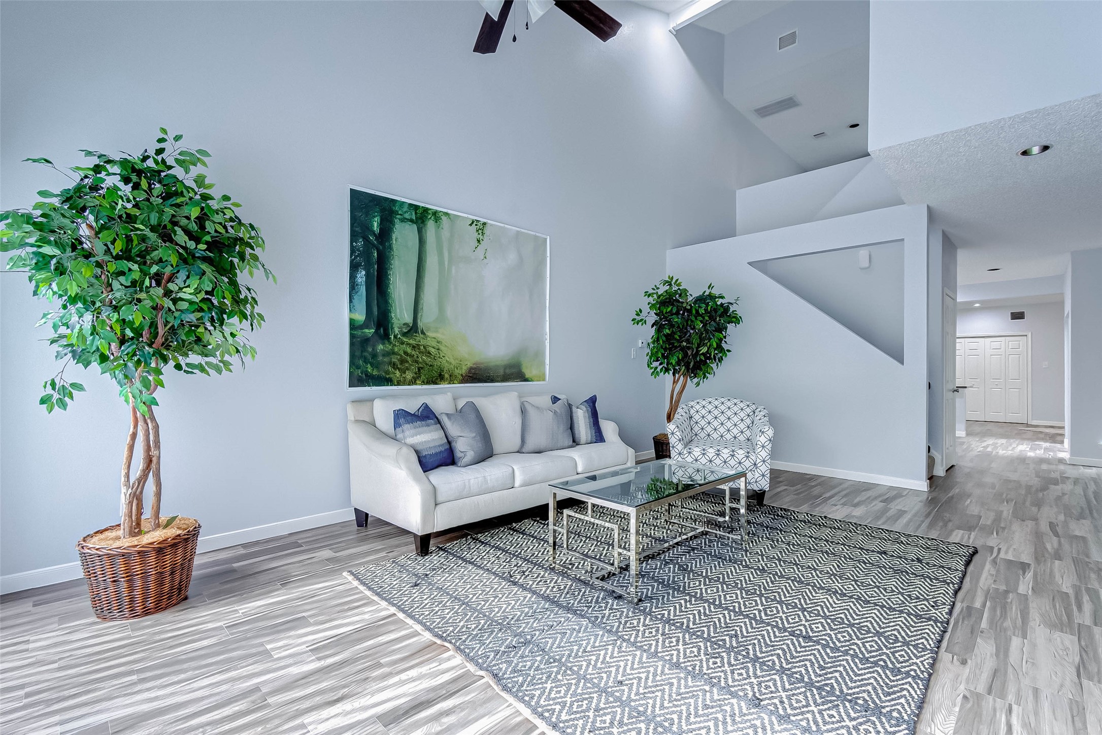 395 Rancho Bauer Drive Houston, TX 77079 - Photo 17 of 50 a living room with furniture and a potted plant