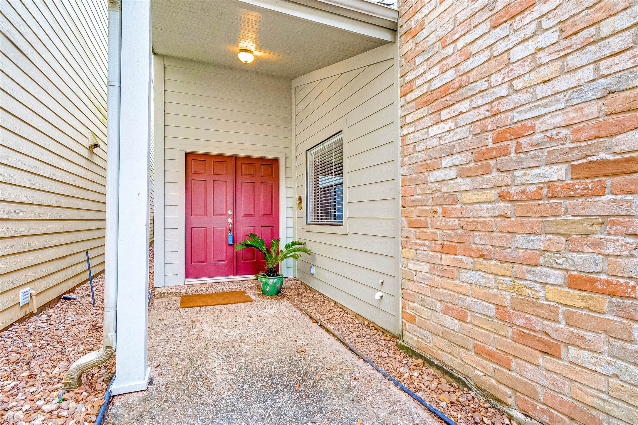 395 Rancho Bauer Drive Houston, TX 77079 - Photo 7 of 50 a view of entryway of a house