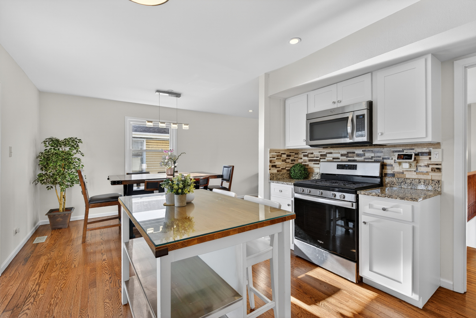 1293 West Oakmont Road Hoffman Estates, IL 60169 - Photo 13 of 37