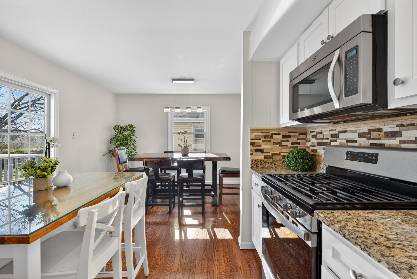 1293 West Oakmont Road Hoffman Estates, IL 60169 - Photo 14 of 37