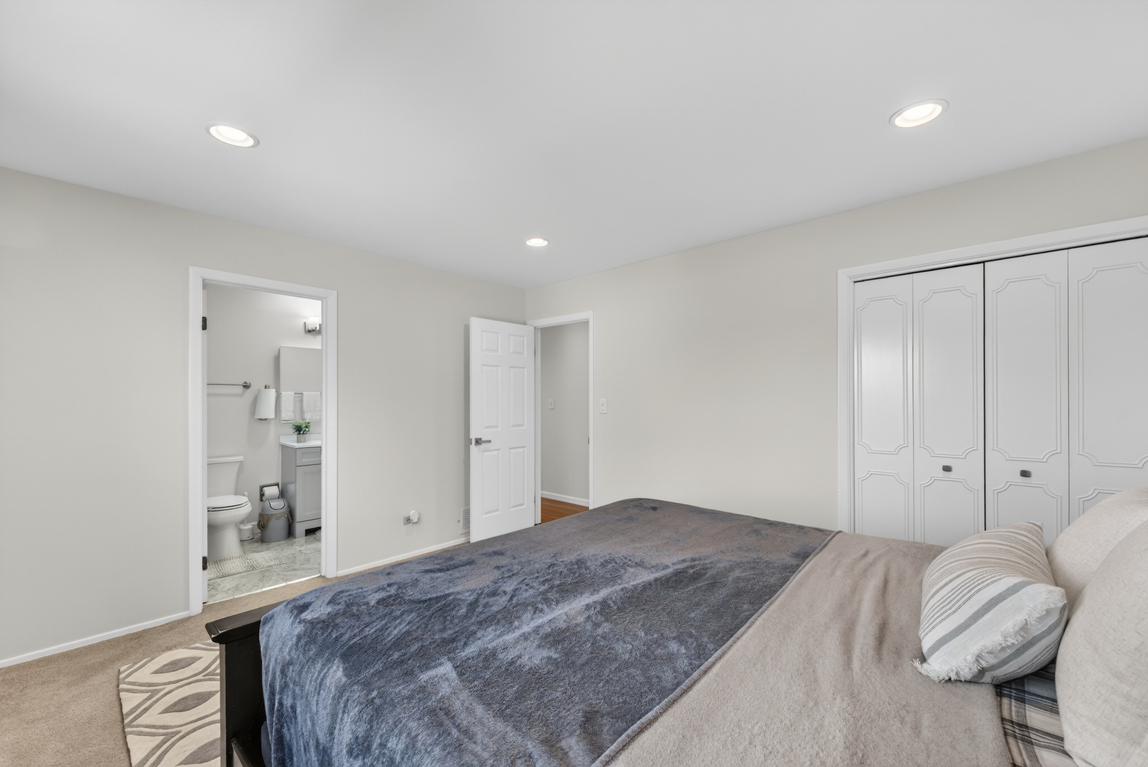 1293 West Oakmont Road Hoffman Estates, IL 60169 - Photo 16 of 37