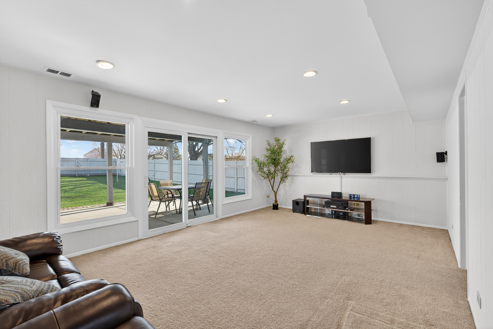 1293 West Oakmont Road Hoffman Estates, IL 60169 - Photo 22 of 37